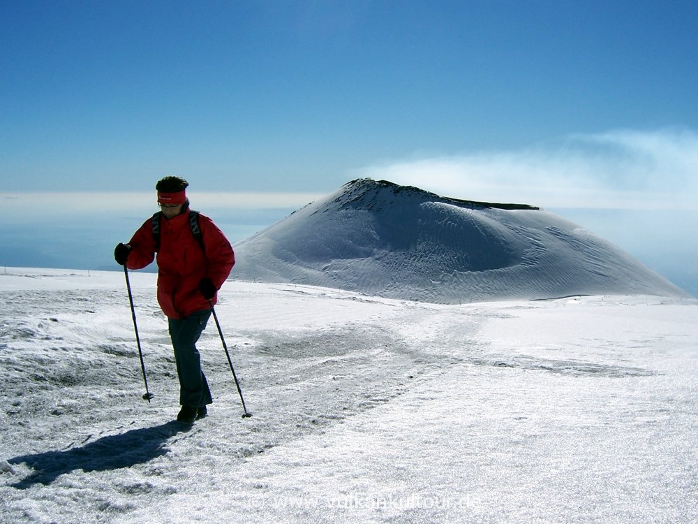 Winterwanderung am Ätna am Cratere Laghetto vorbei (Eruption 2001)