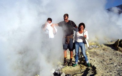 Gerry, Flo und Paola wagen die Schwefelmutprobe...