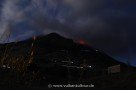 Stromboli: Blick vom Alten Observatorium (man beachte die Taschenlampen-Straße, Belichtungszeit 30 sec)