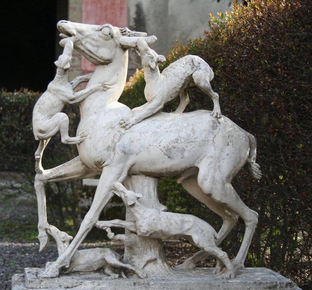 Herculaneum: Marmorskulptur des gejagten Hirsches (© Julia Lauberger)