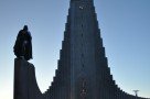 Hallgrímskirkja und Statue von Leifur Eiriksson