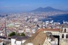 Blick vom Vomero: Certosa di San Martino, Altstadt (Spaccanapoli) und Vesuv