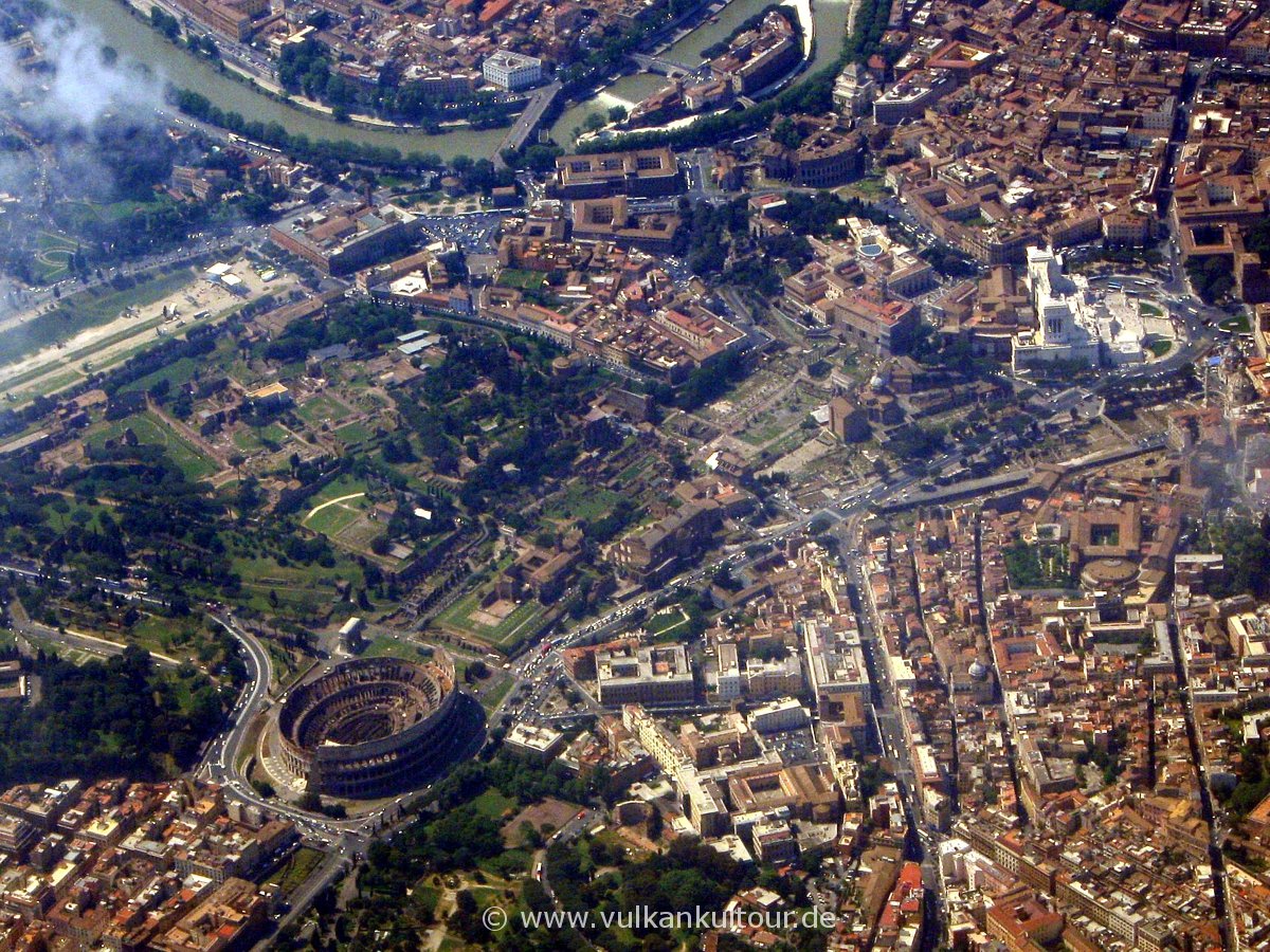 Rom von oben: Circus Maximus (links), Kolosseum, Forum, Tiber, Vittoriano