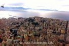 Landeanflug über den Dächern von Neapel