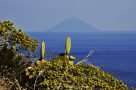 Blick von Salina zum Stromboli