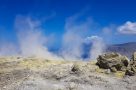 Vulcano, am Kraterrand - gelber Schwefel, Blick nach Lipari und Salina