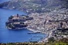 die wunderschöne Stadt Lipari wird überragt vom Burgberg, dem sog. Castello.