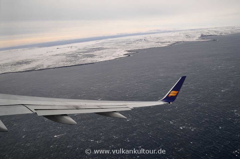 Anflug auf das winterliche Island