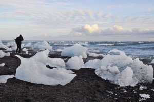 Am Strand bei der Gletscherlagune Jökulsárlón