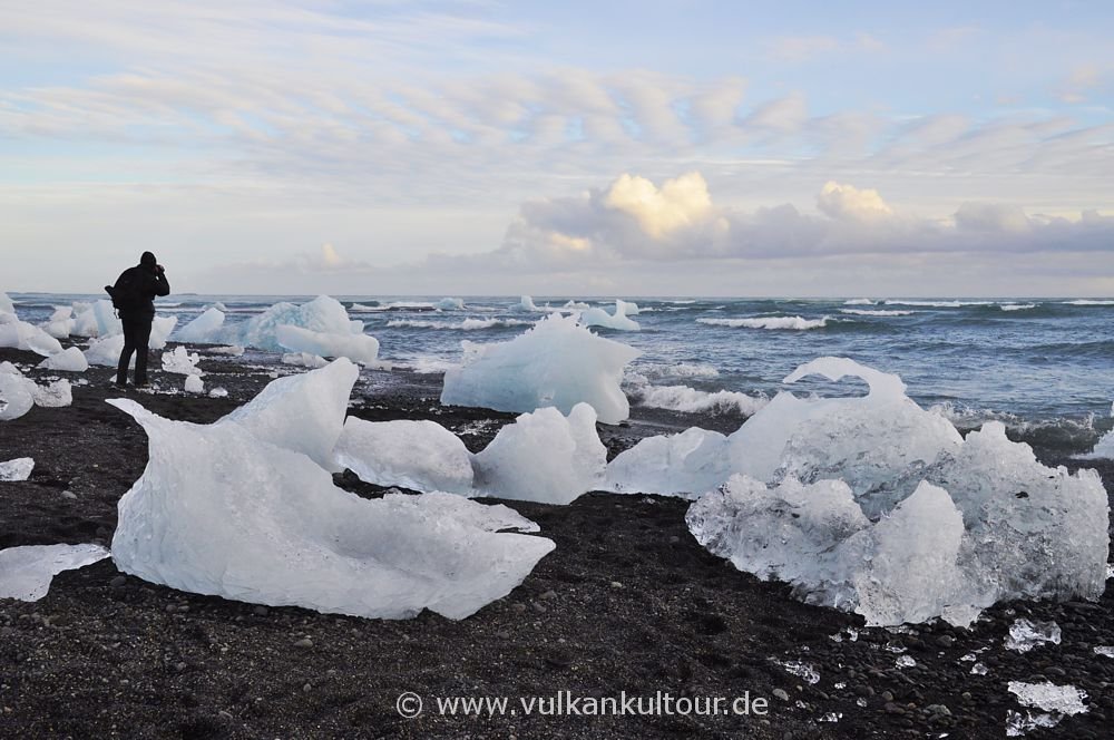 Am Strand bei der Gletscherlagune Jökulsárlón