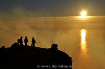 Unglaublicher Sonnenuntergang am Gipfel des Stromboli