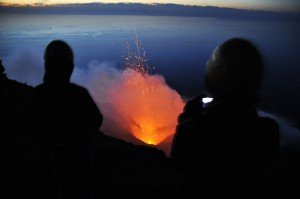 Am Gipfel des Stromboli - Blick auf die aktiven Krater