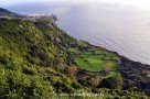 Flores Ostküste - Blick auf Santa Cruz