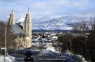 Akureyrarkirkja über Akureyri