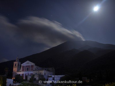 Stromboli bei Mondschein