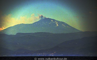 Ätna aus 60 km Entfernung (Paroxysmus am 18.5.2016)