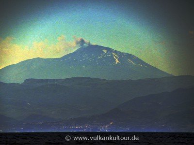 Ätna aus 60 km Entfernung (Paroxysmus am 18.5.2016)