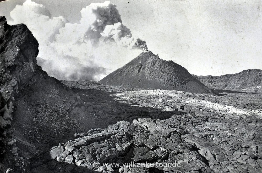 Der Krater des Vesuv vor 1944