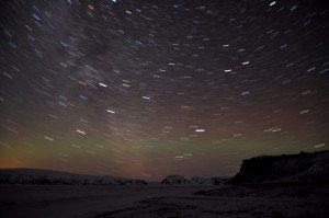 Leichtes Polarlicht über dem Hjörleifshöfði - Südküste Islands