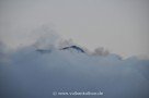 Gipfel des Stromboli in Dampf und Wolken