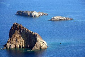 Archipel vor Panarea: Felsen Dattilo, Bottaro, Lisca Bianca - © Sergiy Bondarenko