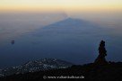 Schatten des Stromboli bei Sonnenuntergang