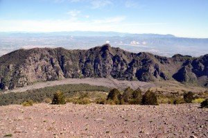 Blick vom Vesuv auf den Monte Somma Grat (punta del nasone)