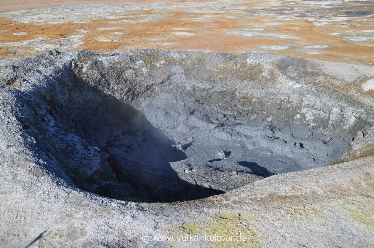 Blubbernder Mudpool im Hochtemperaturgebiet am Namafjall