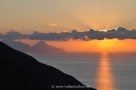 Sonnenuntergang an der Sciara del Fuoco - im Hintergrund Salina