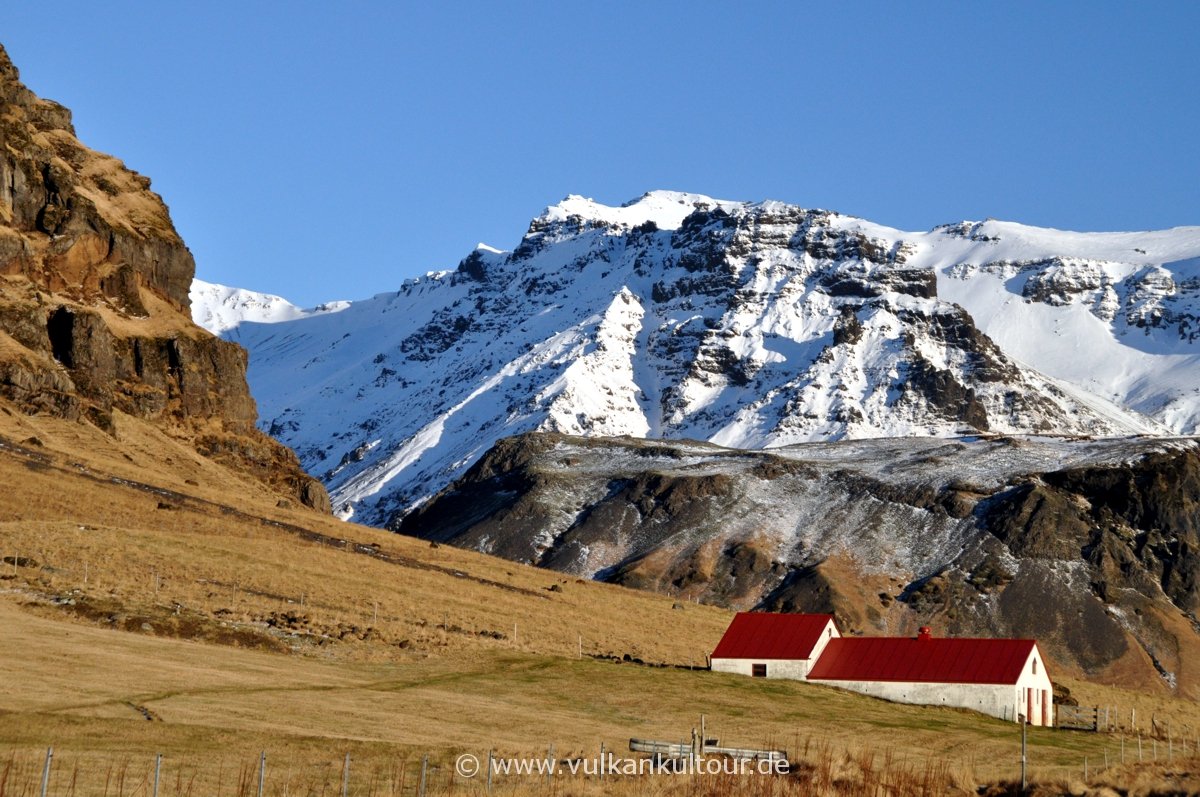 Einsame Farm unterhalb des Eyjafjallajökull