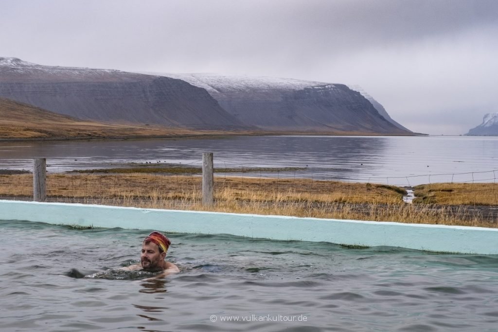 Der Reiseleiter nimmt ein Bad... (Westfjorde)