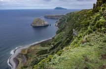 Wanderklassiker auf Flores: von Ponta Delgada nach Fajã Grande (im Blick Flores' kleine Schwesterinsel Corvo)