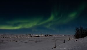 Nordlichter über dem winterlichen Island