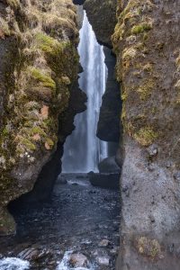 Gljúfrabúi Wasserfall (der in der Schlucht wohnt)