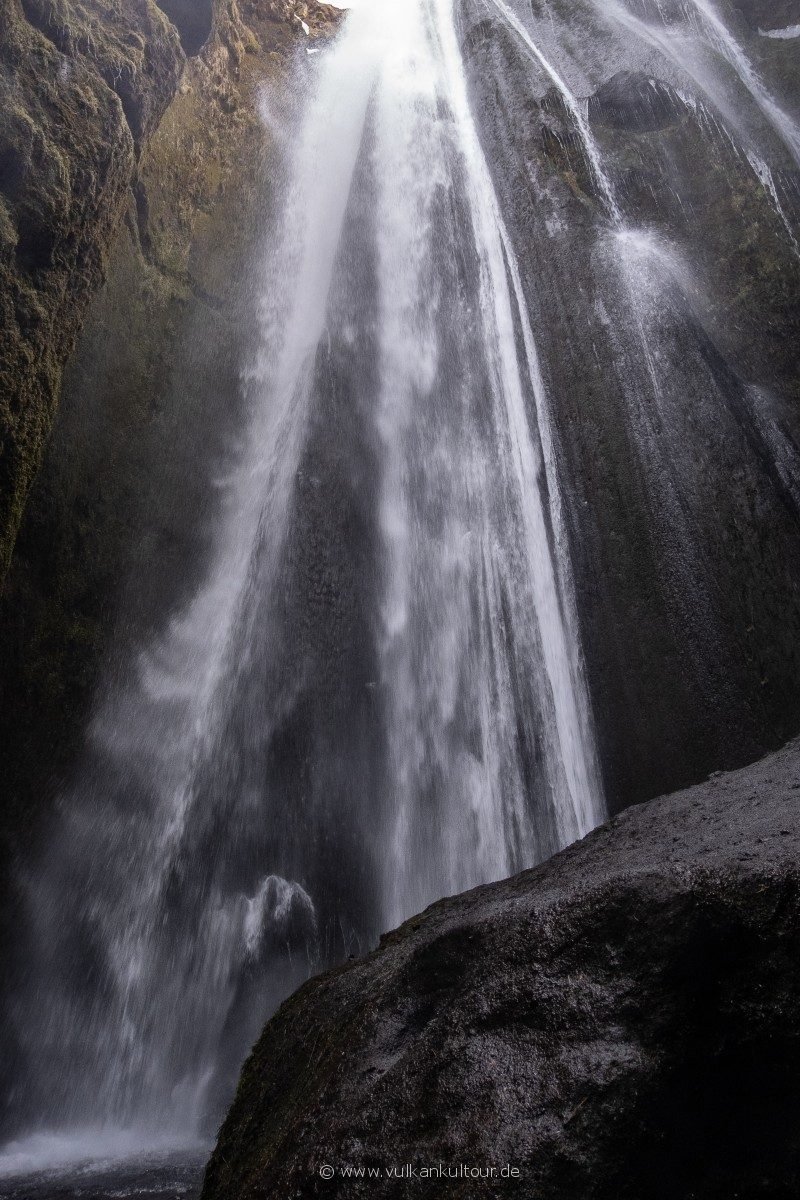 Gljúfrabúi Wasserfall (der in der Schlucht wohnt)