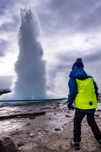 Gysir Strokkur - Island ist ein tolles Reiseziel mit Kindern!