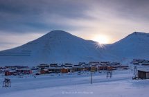 Sonnenaufgang über Longyearbyen