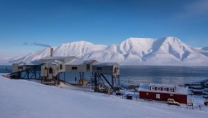 Die Taubanesentralen hoch über Longyearbyen