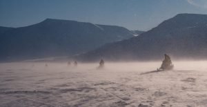 Arktische Fahrt durch das Adventdalen