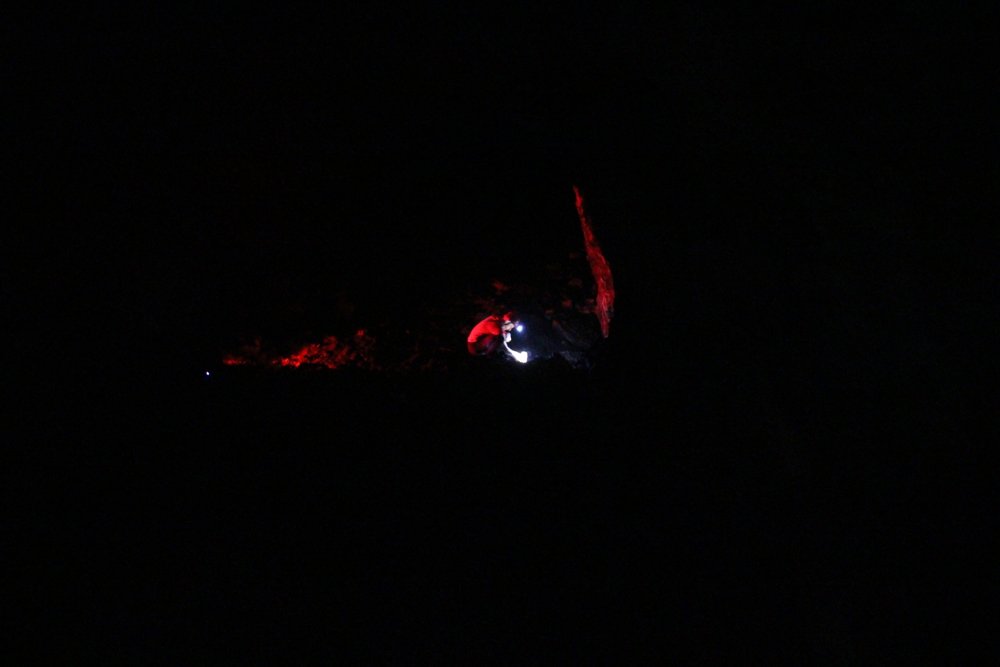 Etna dei Romantici 201605 - Grotta-Lunga-Lichtinstallation