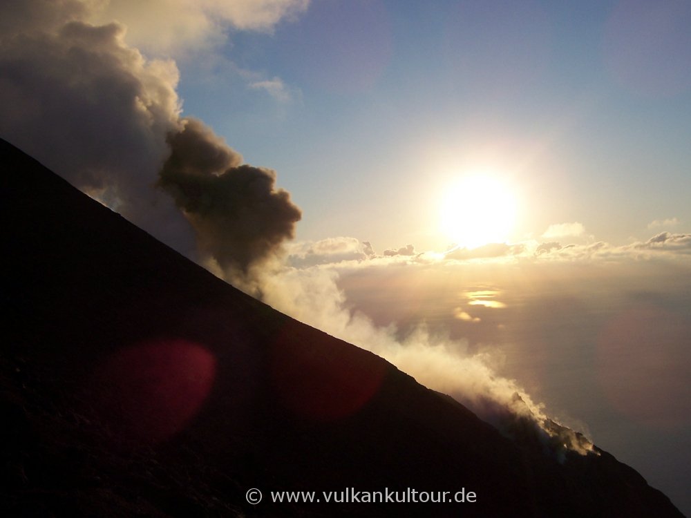 Stromboli kurz vor Sonnenuntergang