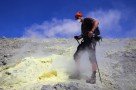 In den Schwefelschwaden auf Vulcano (© Dieter Braun)