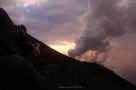 20171028 Feuerberge Siziliens Aufstieg auf den Stromboli - erster Blick auf die Eruptionen