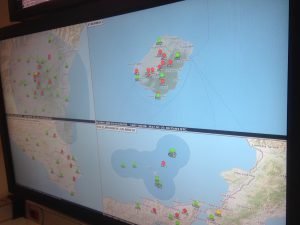 Seismische Stationen im Tyrrhenischen Meer (Stromboli), am Ätna und im Süden Siziliens