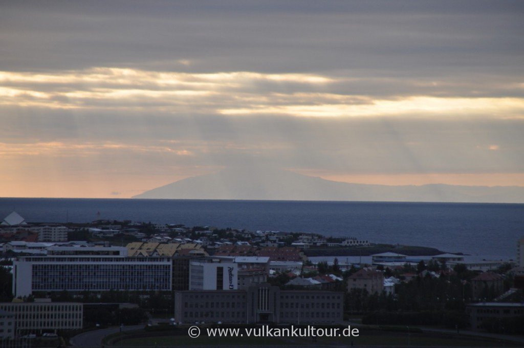 Blick über Reykjavík auf den Snæfellsjökull