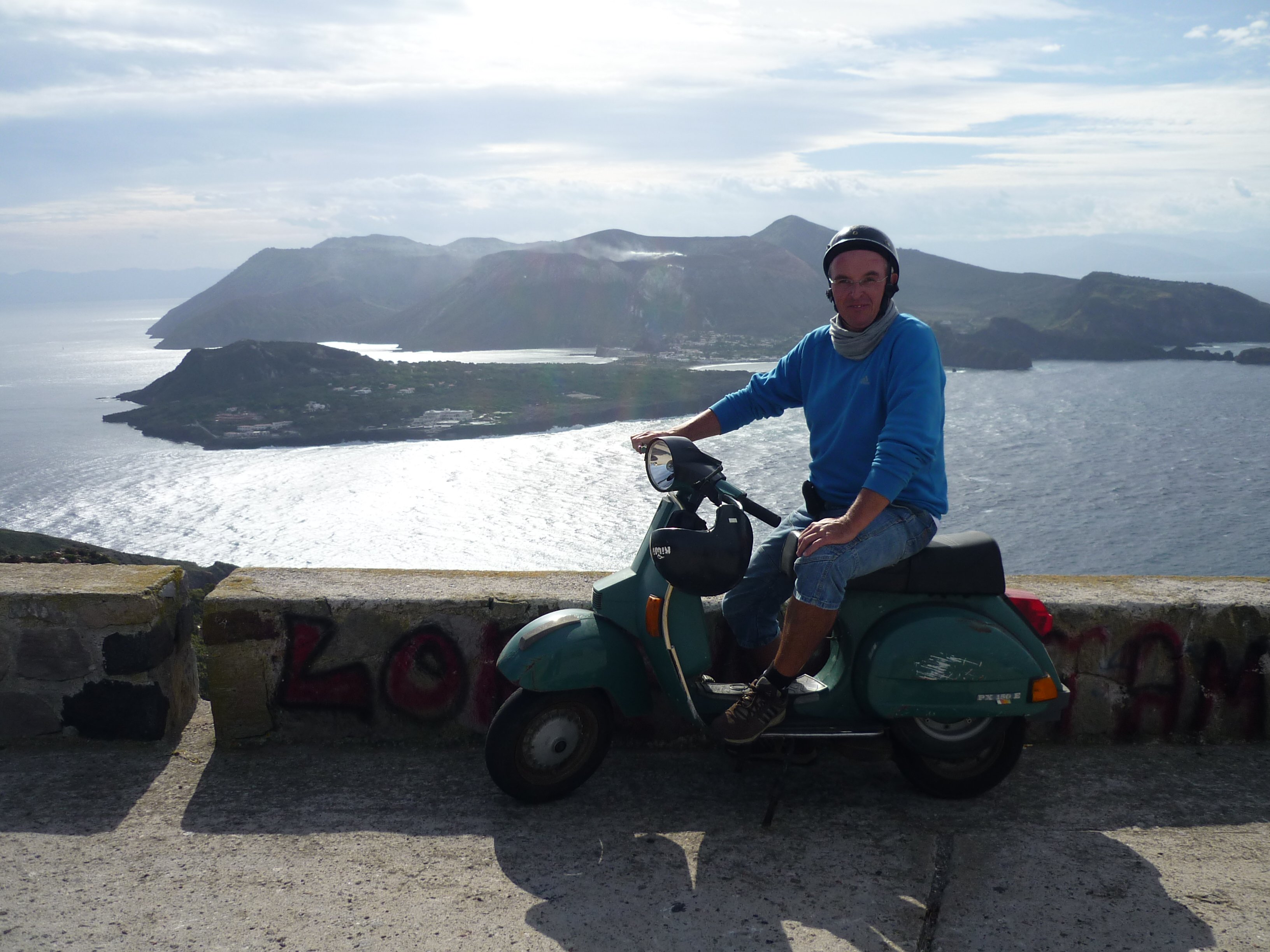 Uwe auf der Vespa - Lipari und Vulcano