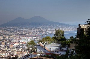 Blick vom Vomero auf Neapel und Vesuv - © Radmila Kerl