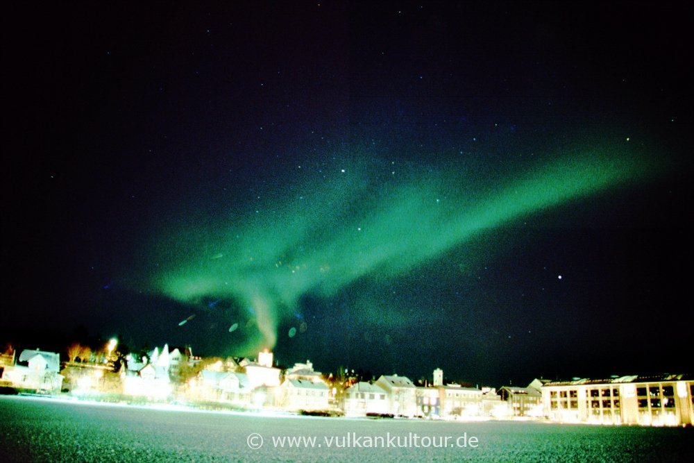 Meine ersten Polarlichter über Reykjavík (eingescanntes Dia)